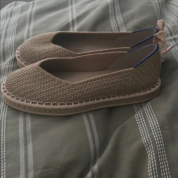 Rothy's Tan Ballet Flats Comfortable Versatile Design (NEVER WORN) - Picture 2 of 5